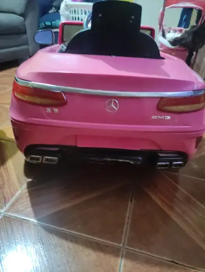 Auto eléctrico infantil rosado AMG - miniatura 3