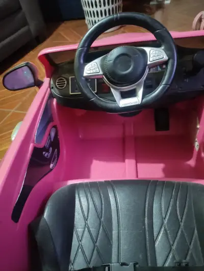 Auto eléctrico infantil rosado AMG - miniatura 4
