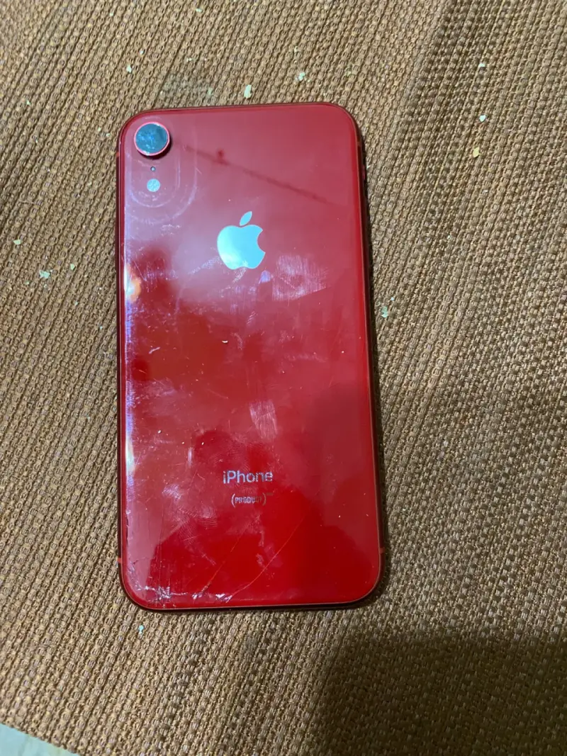 iPhone rojo con detalles - 1