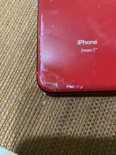 iPhone rojo con detalles - miniatura 3