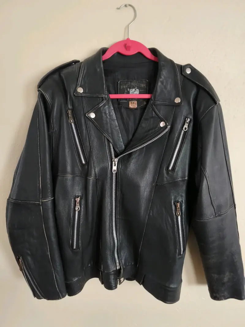Chaqueta de cuero negra con cierre - 1