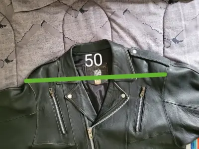 Chaqueta de cuero negra con cierre - miniatura 2