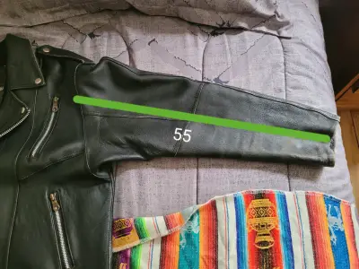 Chaqueta de cuero negra con cierre - miniatura 3