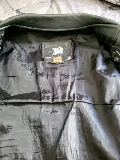 Chaqueta de cuero negra con cierre - miniatura 6