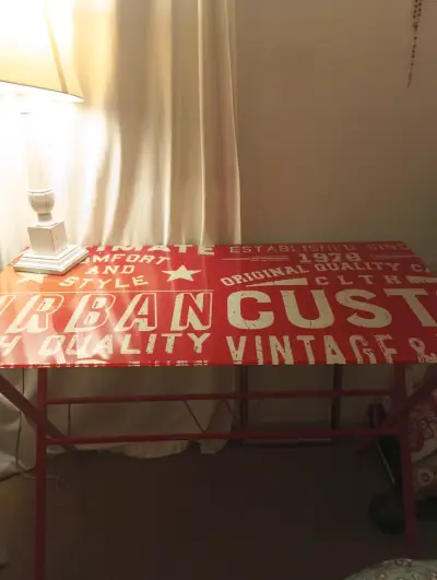 Mesa plegable roja estampada - miniatura 2