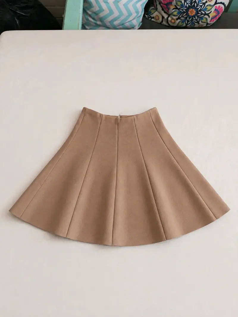 Mini falda beige elegante