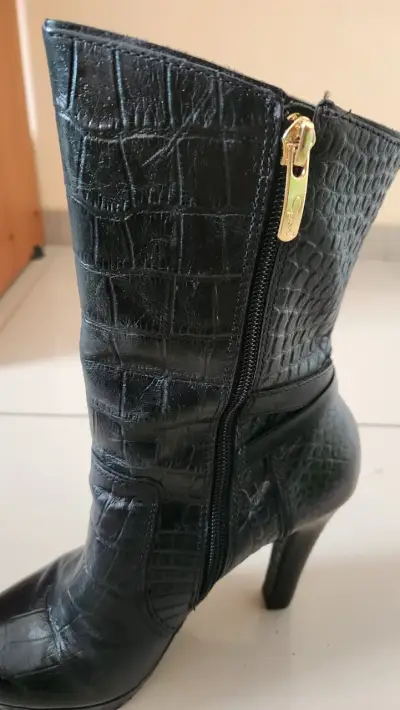 Botines negros con diseño reptil - miniatura 3