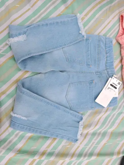 Jeans claros de niña nuevos - miniatura 2