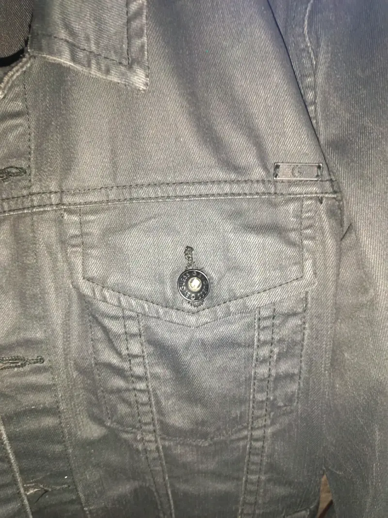 Chaqueta negra de mezclilla by guess - 4