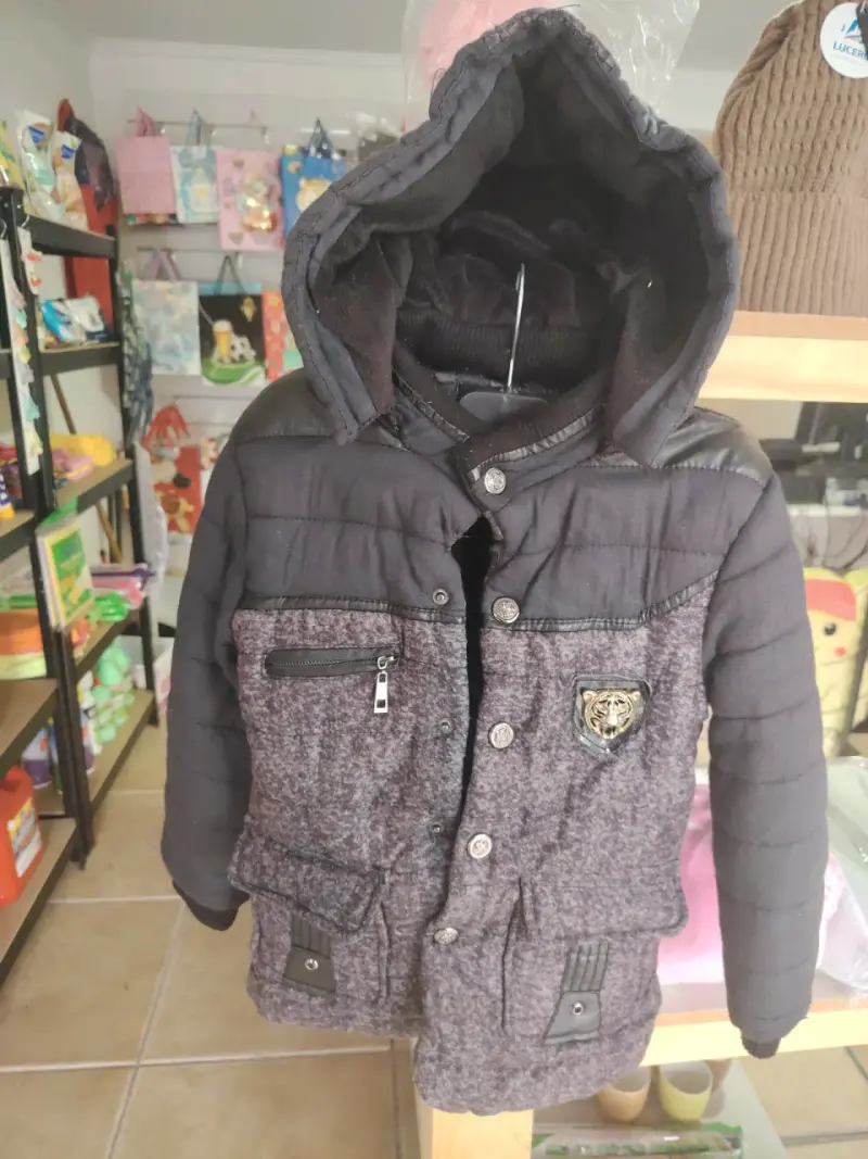 Parka infantil con capucha