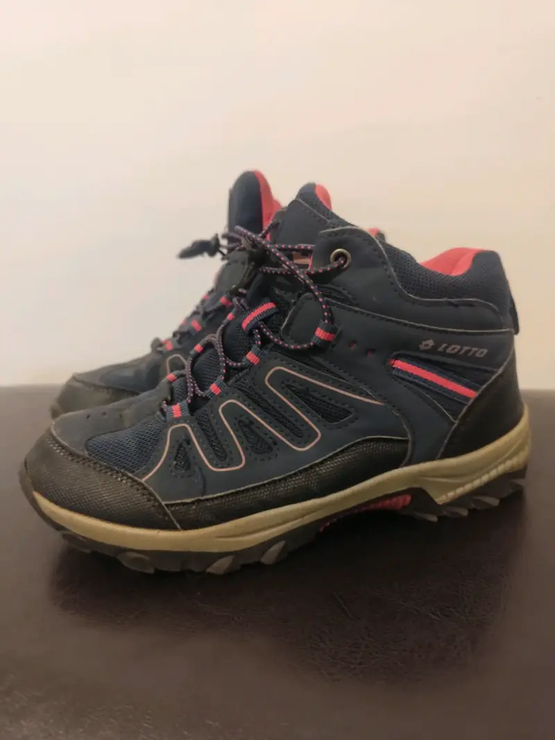 Zapatillas deportivas blancas y rosadas - 2