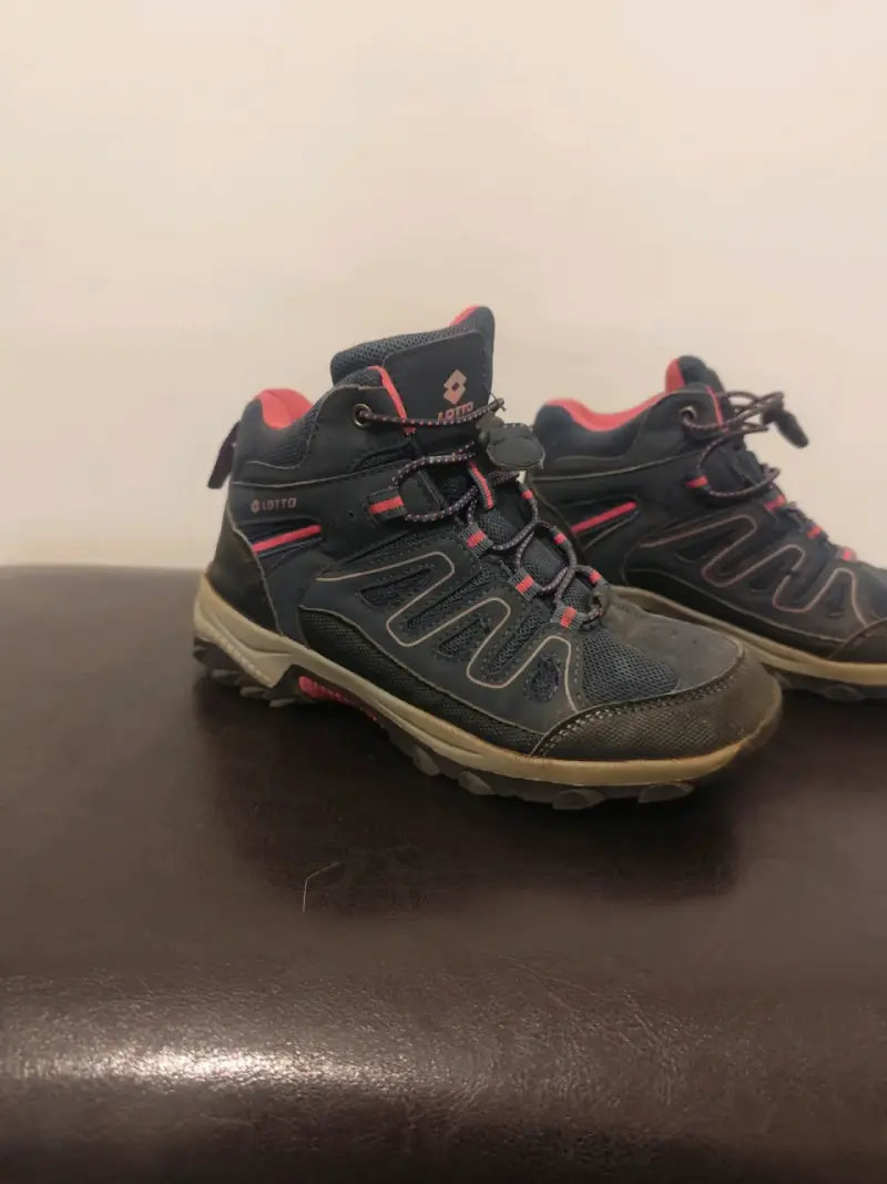 Zapatillas deportivas blancas y rosadas - 4