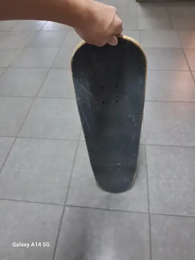 Tabla de skate colorida - miniatura 3