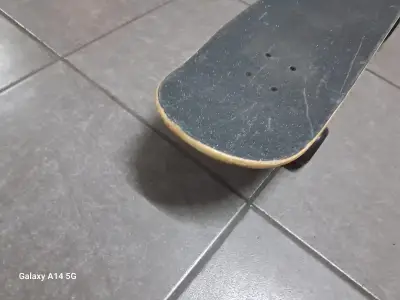 Tabla de skate colorida - miniatura 5