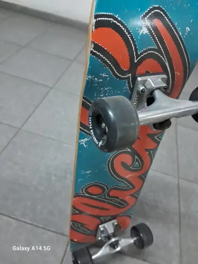 Tabla de skate colorida - miniatura 6