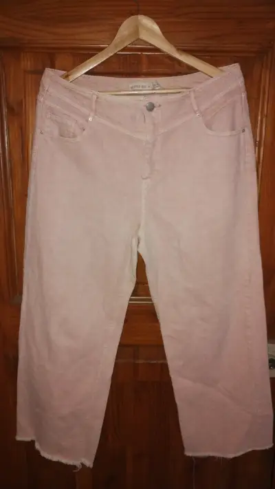 Jeans rosados desgastados para mujer - miniatura 1