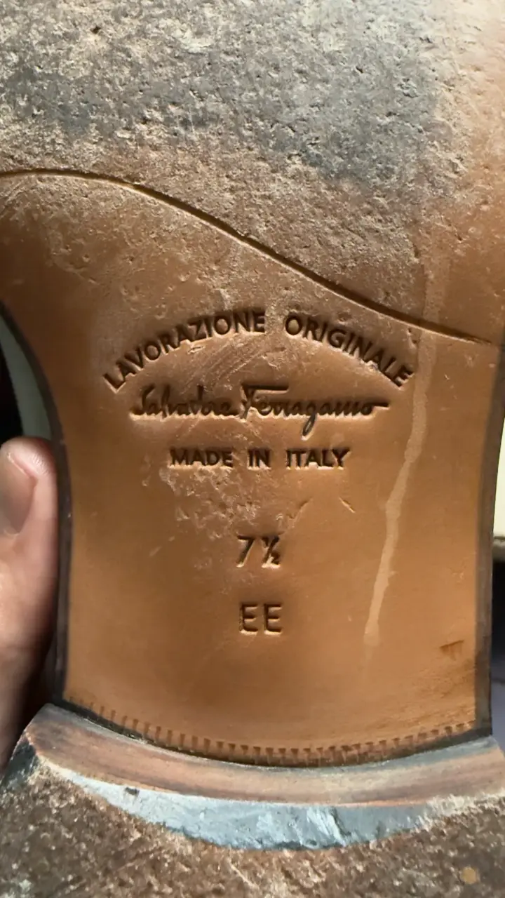 Zapatos f negros de cuero salvatore ferragamo - 5