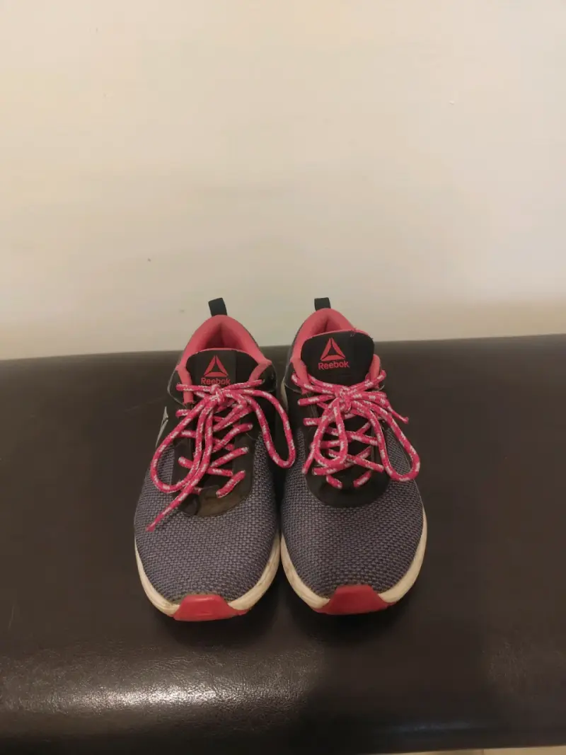 Zapatillas deportivas Reebok gris y rosa - 2