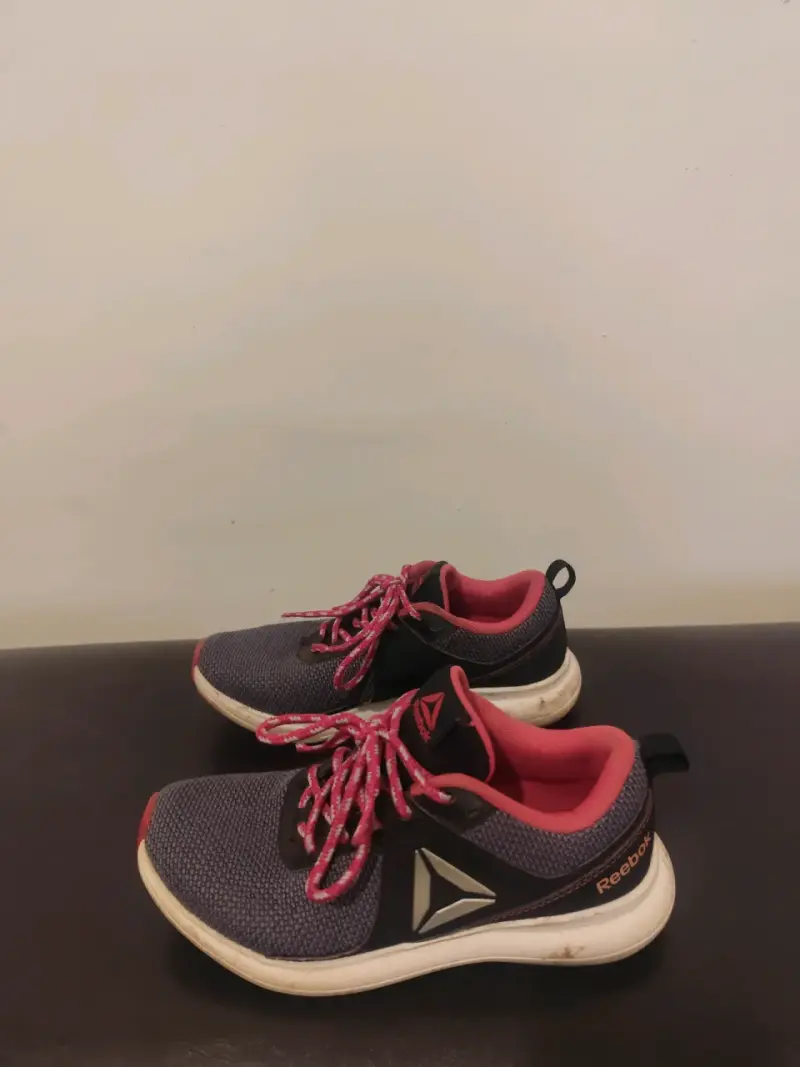Zapatillas deportivas Reebok gris y rosa - 3