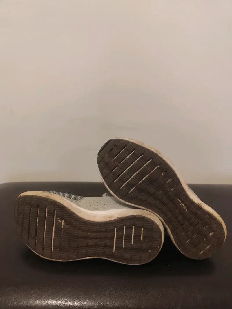 Zapatillas deportivas grises - 5