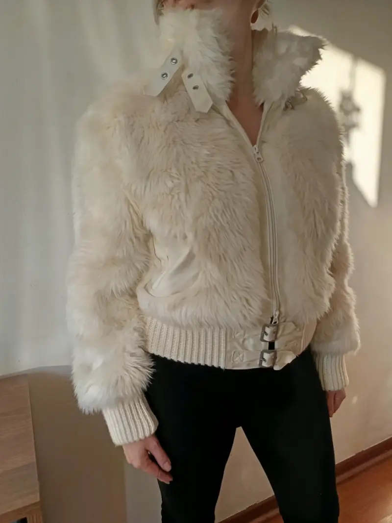 Chaqueta peluda blanca - 1