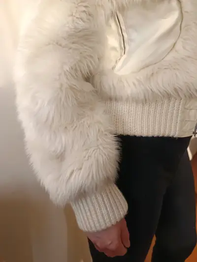 Chaqueta peluda blanca - miniatura 2