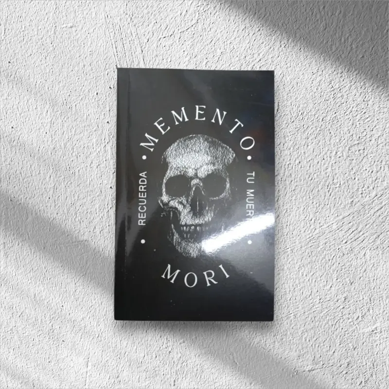 Libro 'Memento Mori' en excelente estado