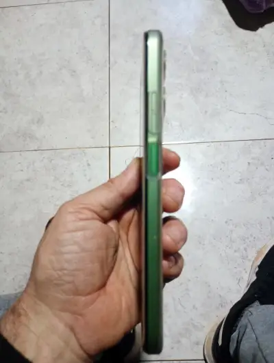 Celular Motorola verde - miniatura 4