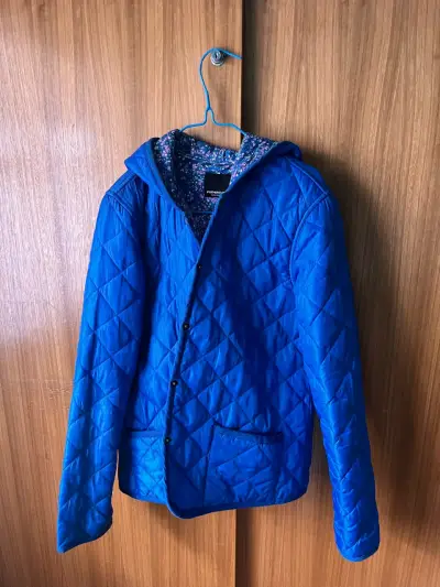 Chaqueta azul acolchada para mujer - miniatura 1