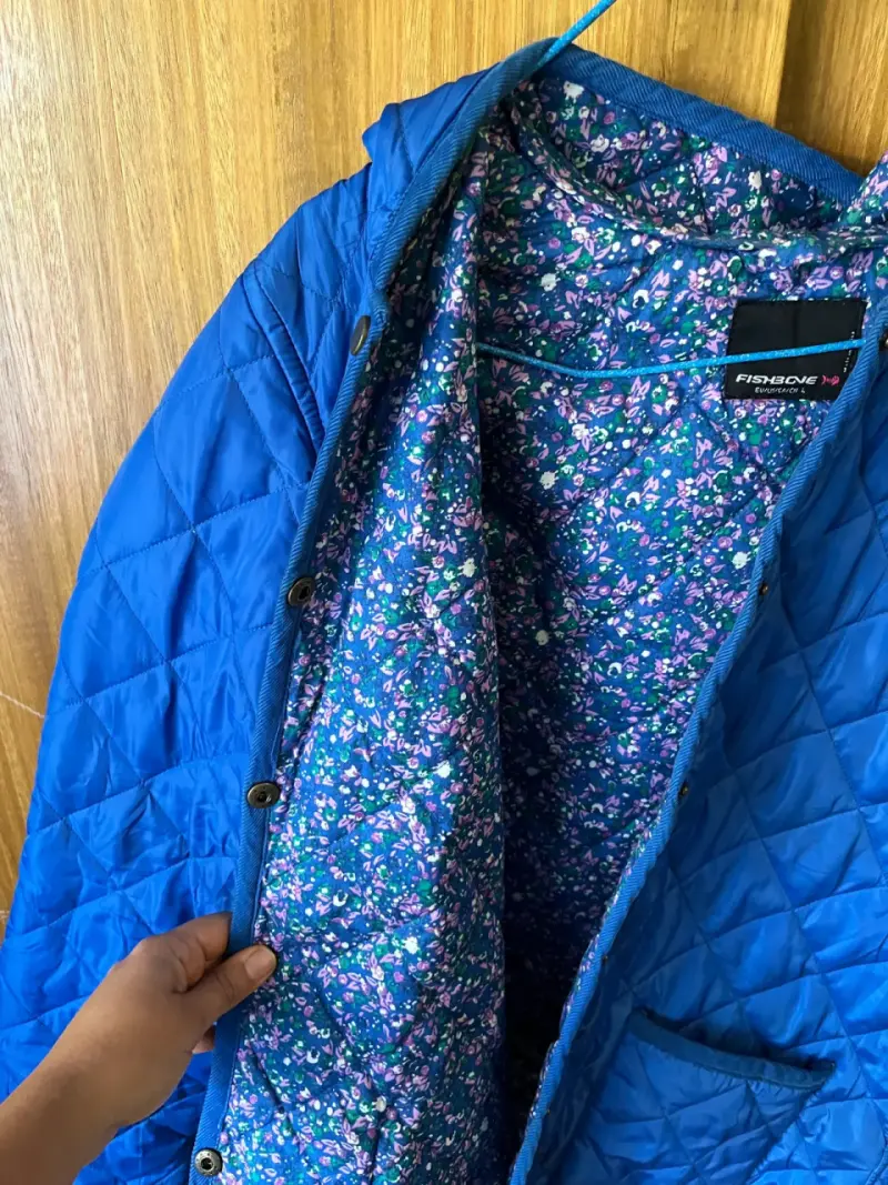 Chaqueta azul acolchada para mujer - 2