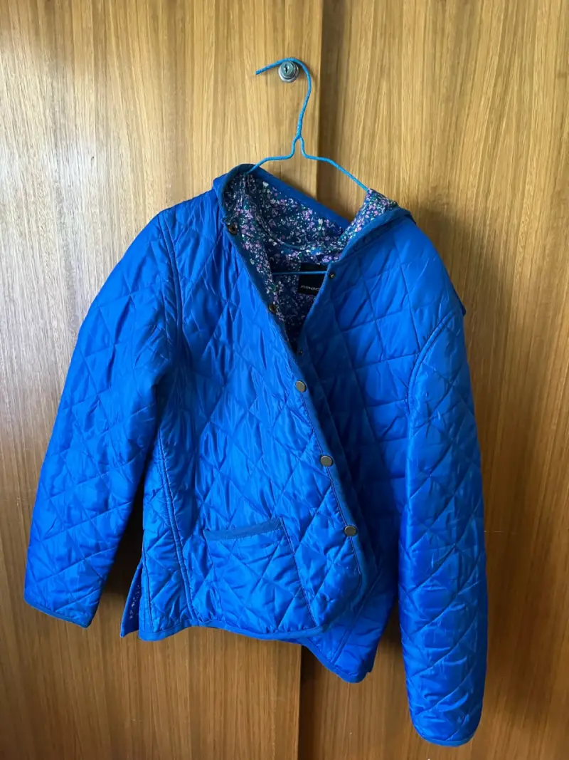 Chaqueta azul acolchada para mujer - 3