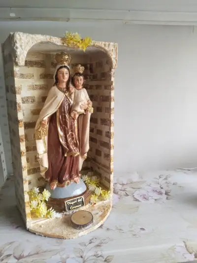 Figura religiosa en caja de madera - miniatura 2