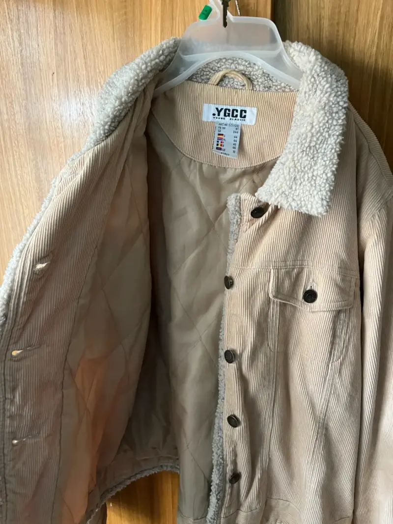Chaqueta beige con corderito - 3