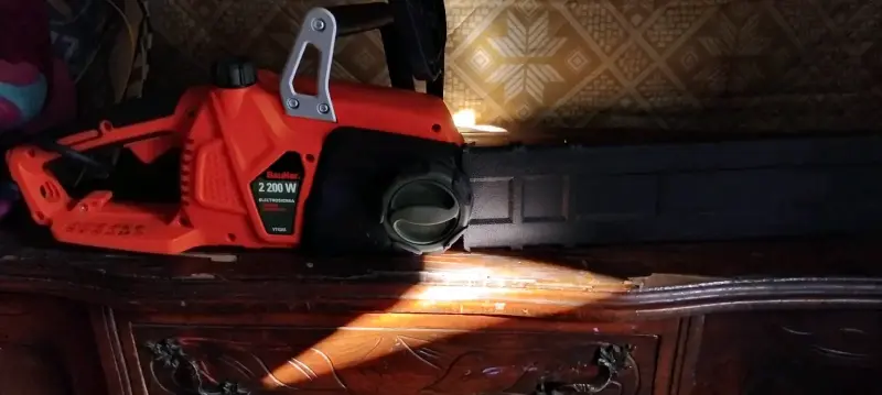 Electrosierra Bauker 2200W - 1