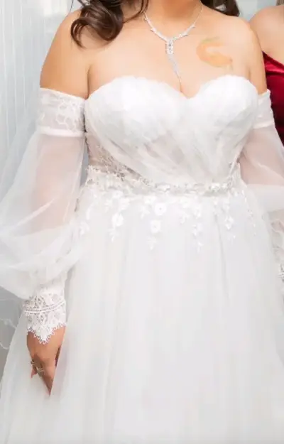 Vestido de novia blanco con encaje - miniatura 1