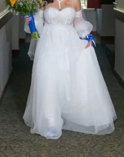 Vestido de novia blanco con encaje - miniatura 5