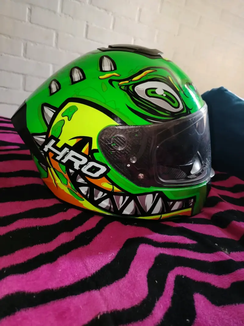 Casco HRO verde con diseño - 2