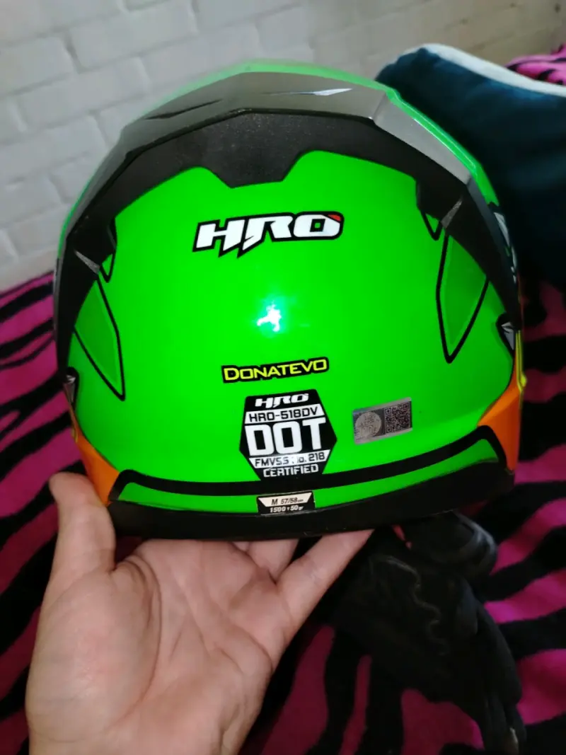 Casco HRO verde con diseño - 3