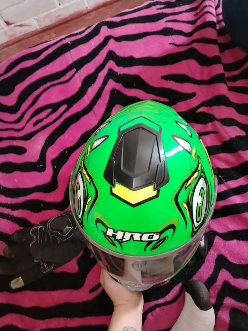 Casco HRO verde con diseño - 5
