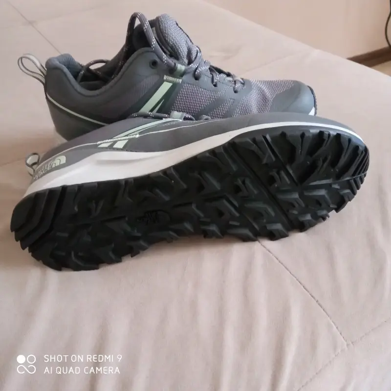 Zapatillas The North Face grises - 2