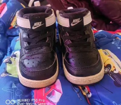 Zapatillas infantiles Nike negras - miniatura 1