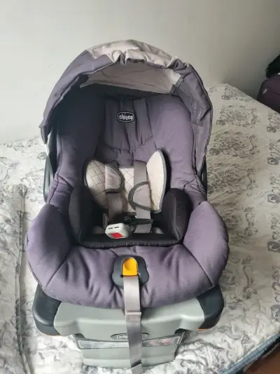 Silla de auto gris oscuro - miniatura 1