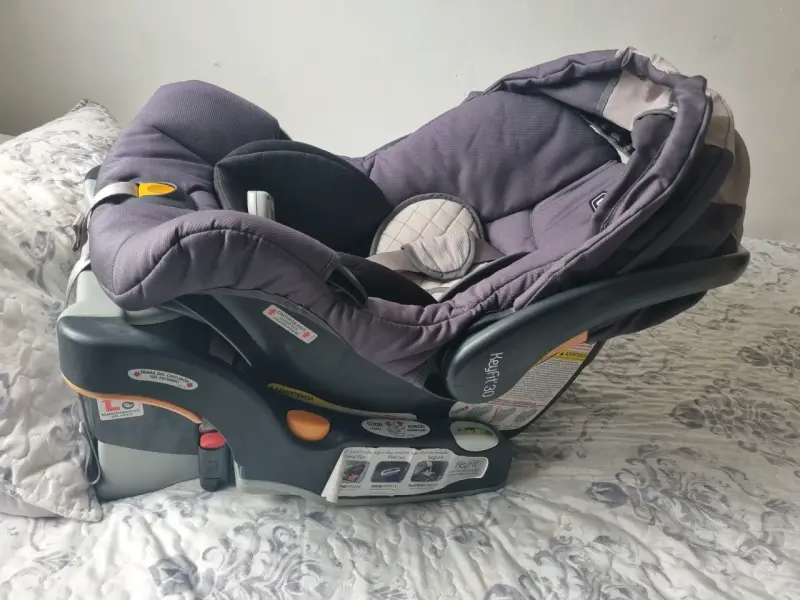 Silla de auto gris oscuro - 3