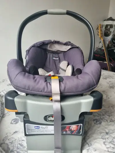 Silla de auto gris oscuro - miniatura 6