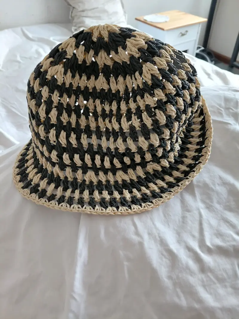 Sombrero tejido beige y negro - 1