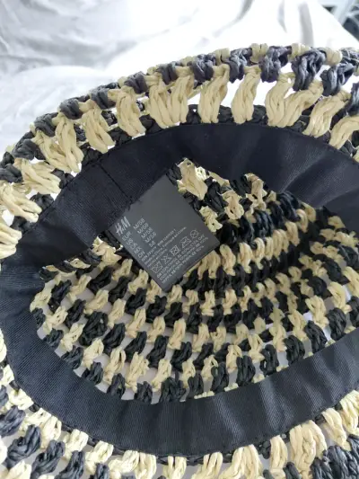 Sombrero tejido beige y negro - miniatura 2
