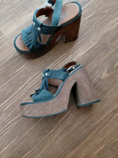 Sandalias de plataforma con flecos - miniatura 2