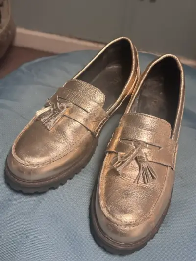 Mocasines dorados con flecos - miniatura 1