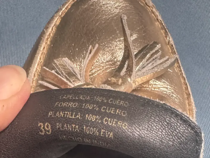 Mocasines dorados con flecos - 2