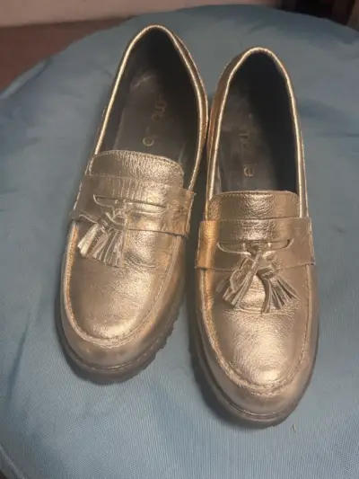 Mocasines dorados con flecos - miniatura 3